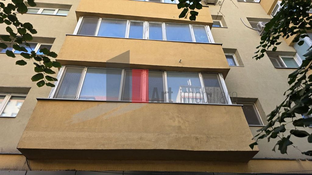 Apartament 3 camere decomandat An 1982 Anvelopat Etaj 1 T...