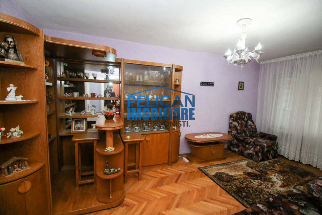 E3, 2 camere, decomandat - 62MP