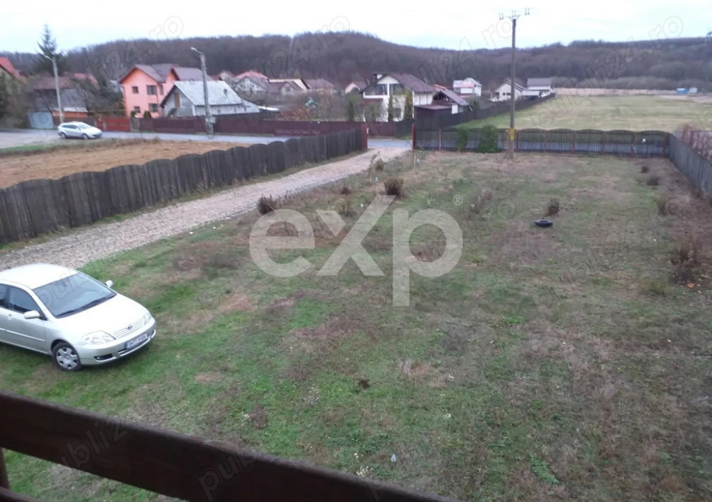 5000 mp teren + casa vacanta in Bascov