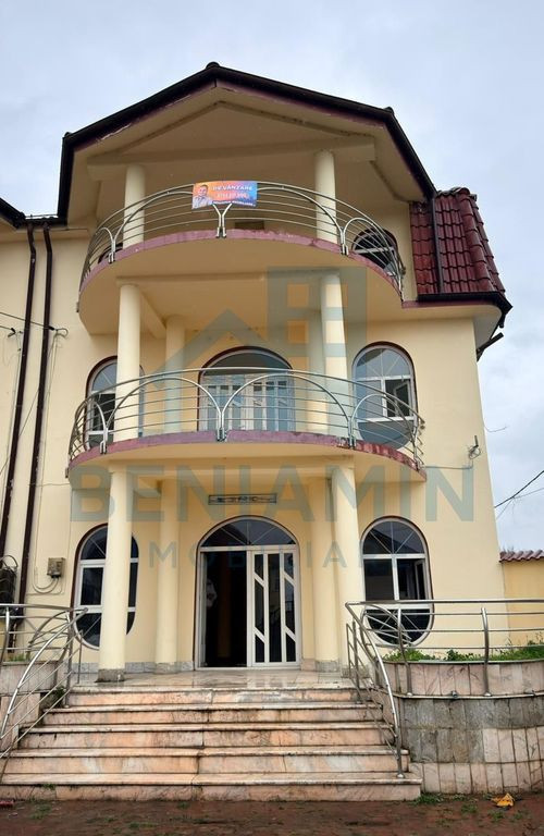 Vila P+2 Alexandru Cel Bun cu doua etaje si curte proprie