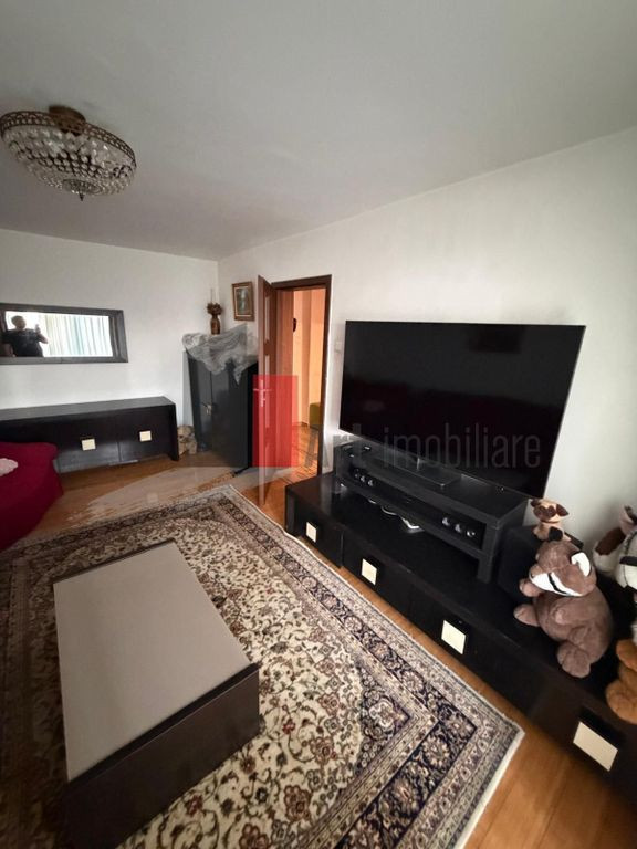 Apartament cu 3 camere de vanzare-Crangasi-loc de parcare