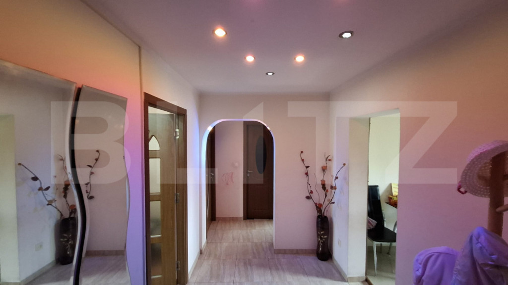 Apartament 3 camere decomandat, etaj 4, balcon, izolat – M