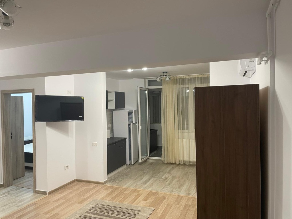 Închiriez apartament , suprafata mare 52 mp