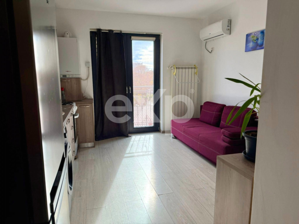 Garsoniera/ studio cu 2 camere de închiriat în zona Univer