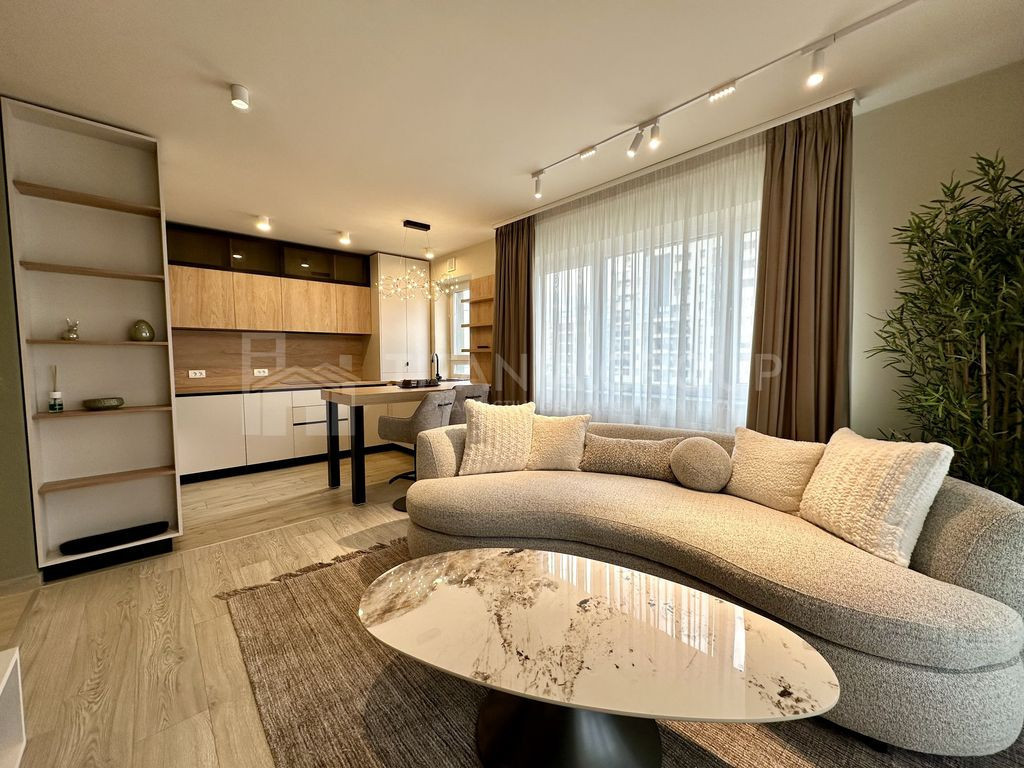 Teren 500 mp, împrejmuit, curent și internet pe teren, ...