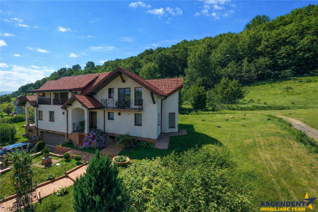 FILM! Resedinta nobiliara, in inima coltului verde al Vaii N