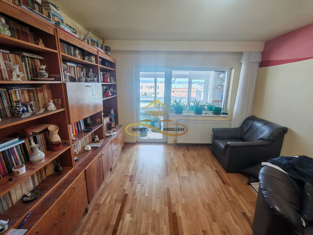 Vand apartament 3 camere decomandate – zonă Ștefan ce...