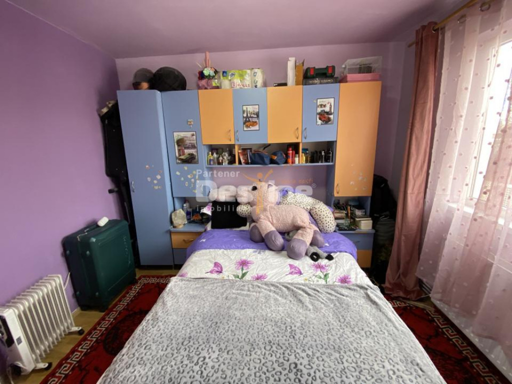 Apartament cu 3 camere, etaj intermediar, 2 locuri de parcar