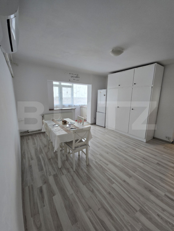Apartament 3 camere, Decomandat, zona Soarelui