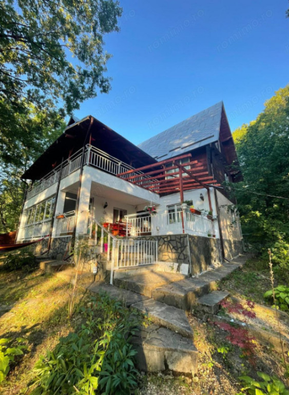 Vilă spațioasă de vanzare in Breaza, 270 mp utili si tere