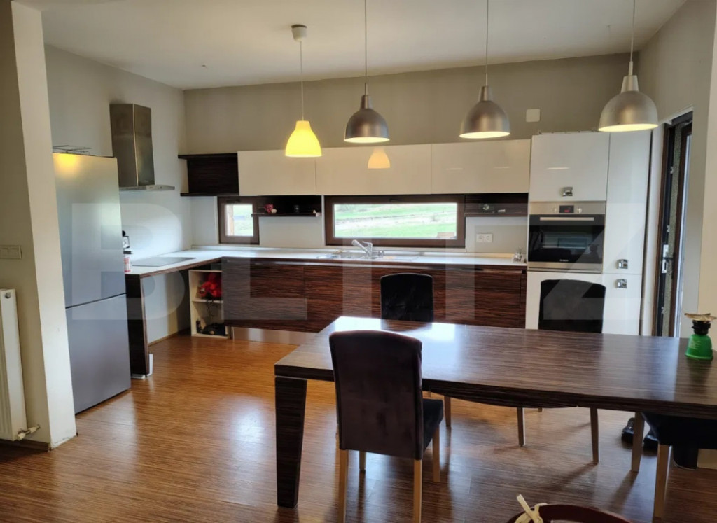 Casă specială 3 camere, 160 mp, teren 1000 mp, în Suceagu