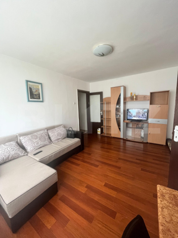 Apartament 3 camere, etaj 2, zona Lama