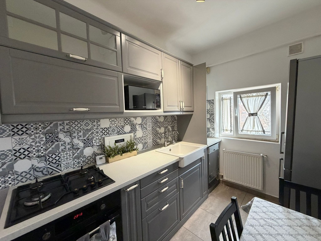 Bd.Aviatorilor 3 camere DECOMANDAT etaj 3/3 proprietar, renovat recent