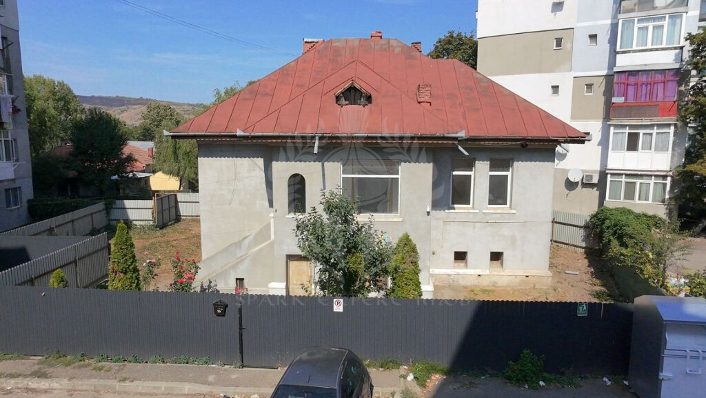 Inchiriere casa/ spațiu comercial, D+P+M in Urlati, zona