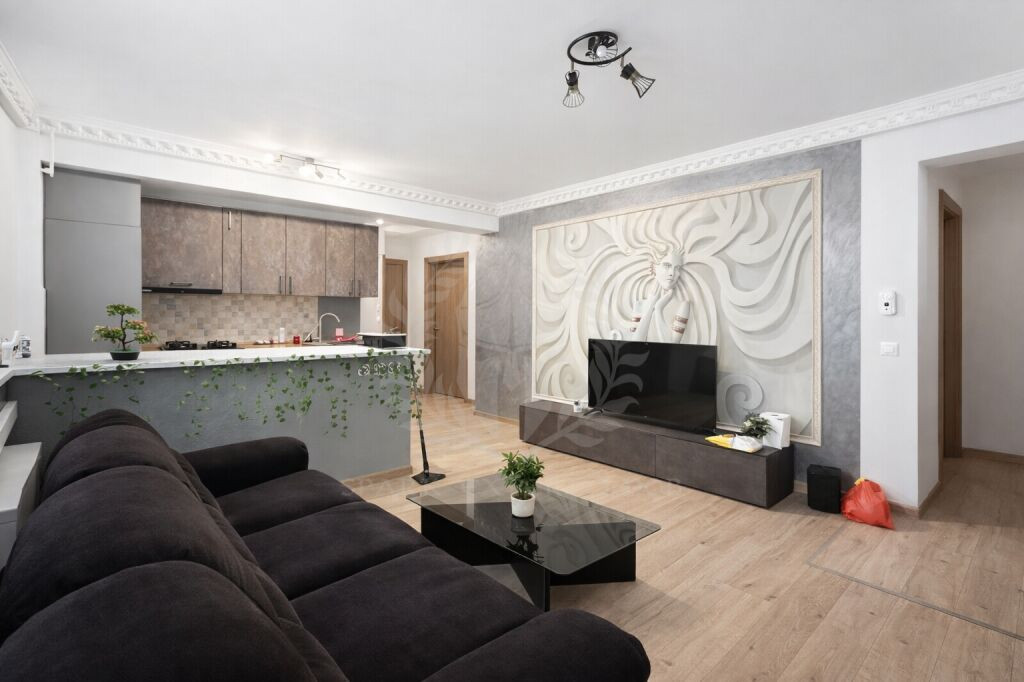 Inchiriere apartament 3 camere, bloc nou, zona Republicii,