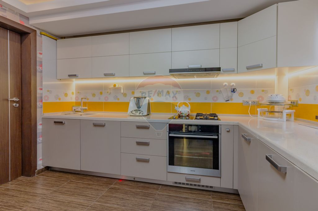 Apartament special | 137.36mp utili | 143mp utili totali ...