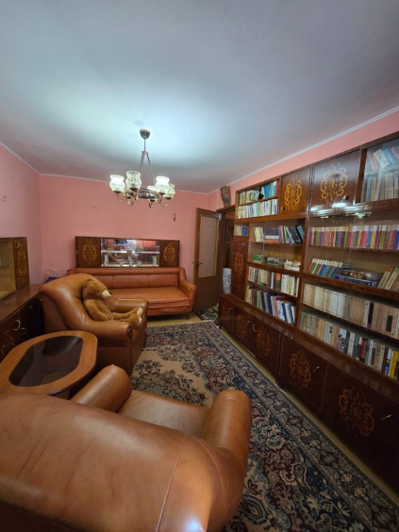 Ap 3 camere Calea Calarasilor Viziru 3 , sup 64 mp