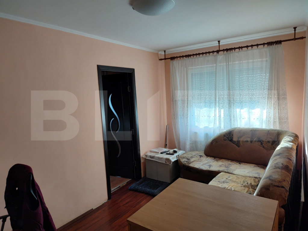 Apartament 3 camere, semidecomandat, 50 mp, zona Solidarită