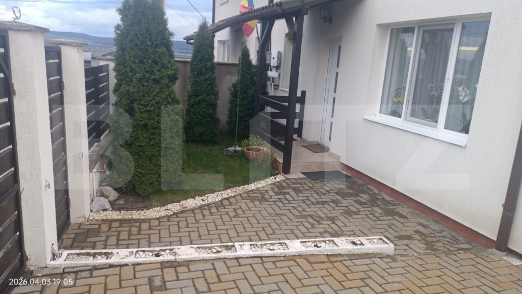 Casă Modernă cu Panouri Solare și Șemineu, la doar 4 km