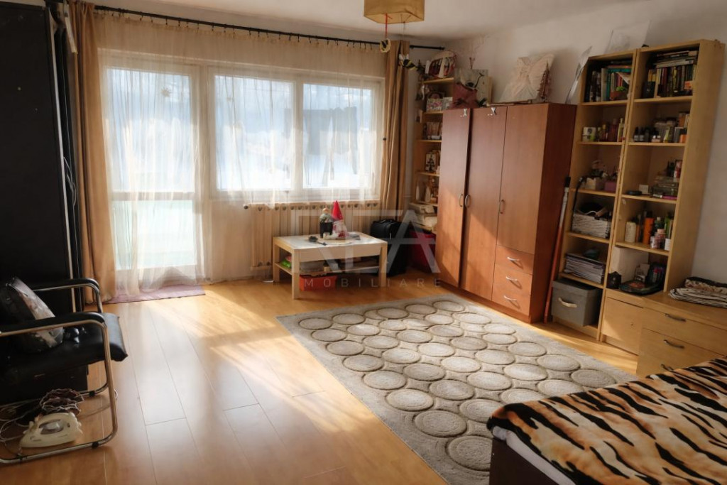 Garsonieră Decebal, et. 1, an 1990, metrou, 41 mp