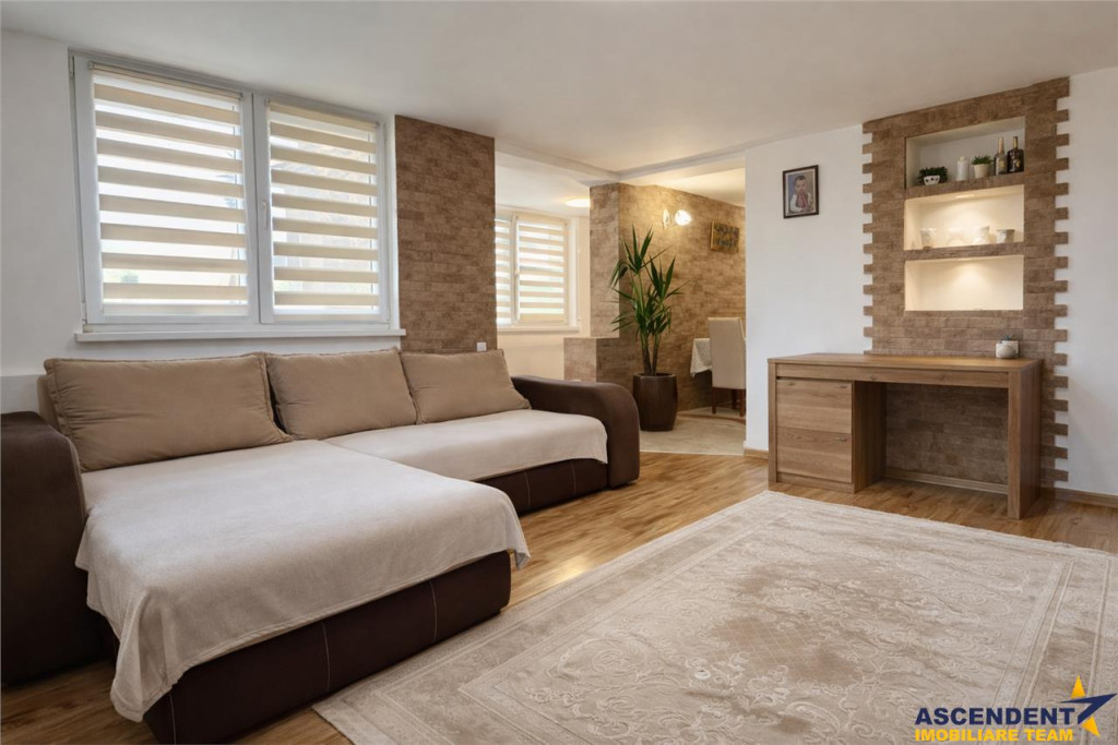 FILMTur 3D! Casa eleganta,curte amenajata, garaj, Brancovene