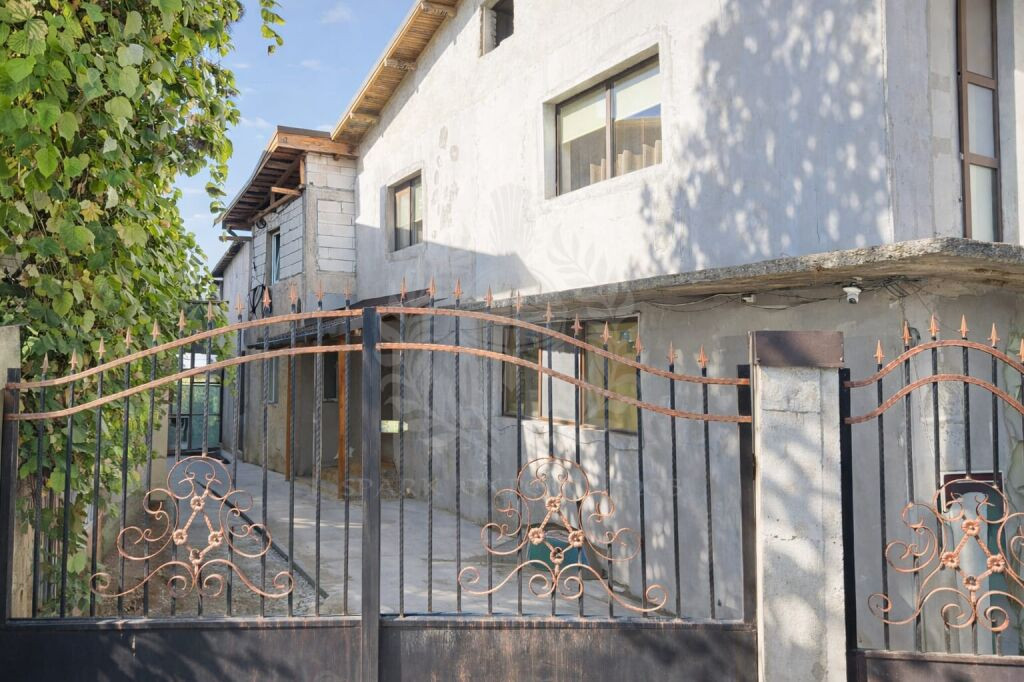 //CASA DE // STREJNIC//