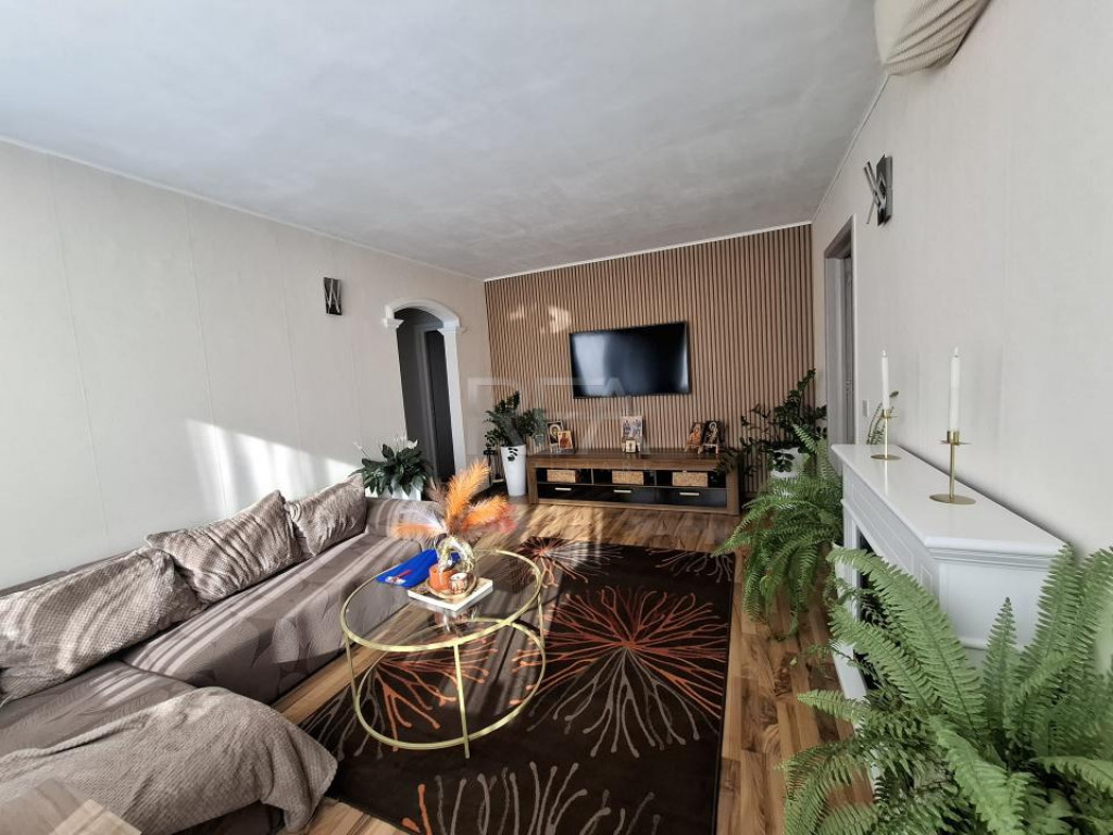 3 camere, semidecomandat, 3/4, 62 mp -Pacii-Gorjului