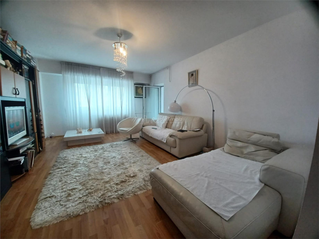 Apartament 3 camere-Calea C#259;l#259;ra#537;ilor