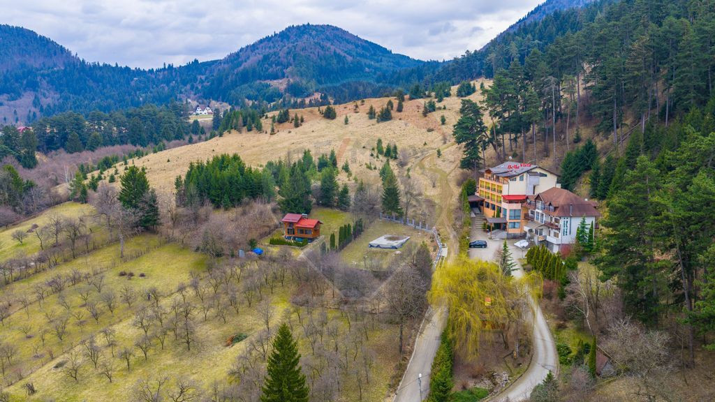 Teren 857mp Sacele/ fundatie / proiect casa/ AC- cf / Str...