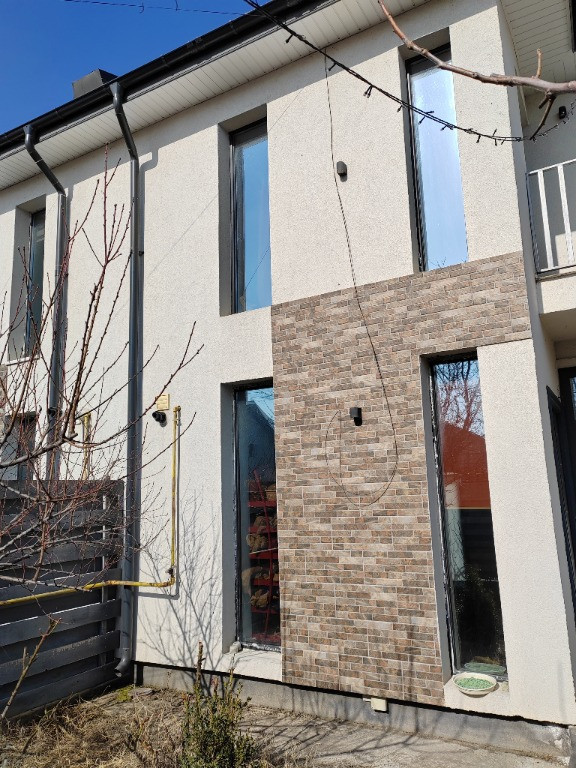 Zona Comuna Berceni casa 4 camere