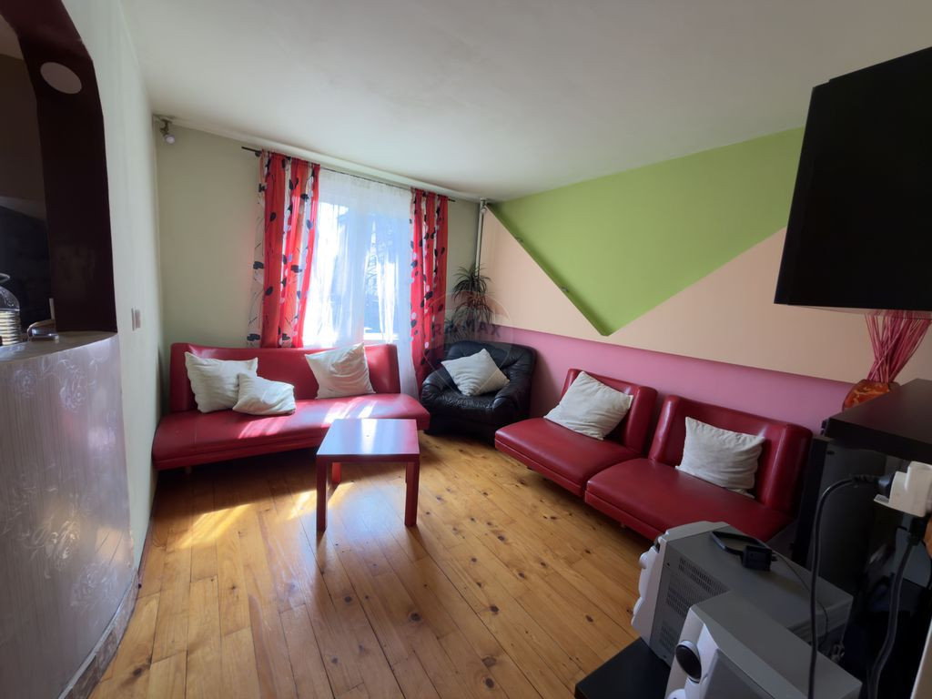 Apartament cu 4 camere de închiriat în zona Rogerius