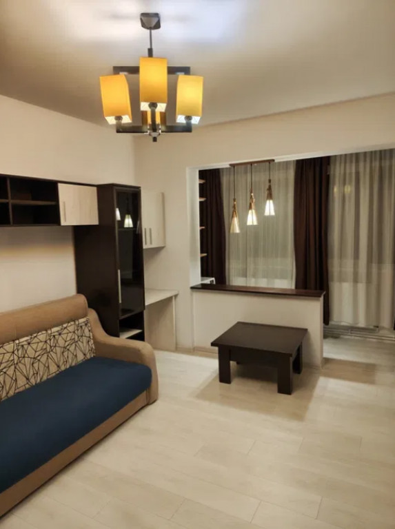 Apartament 2 camere, decomandat - zona Tractorul