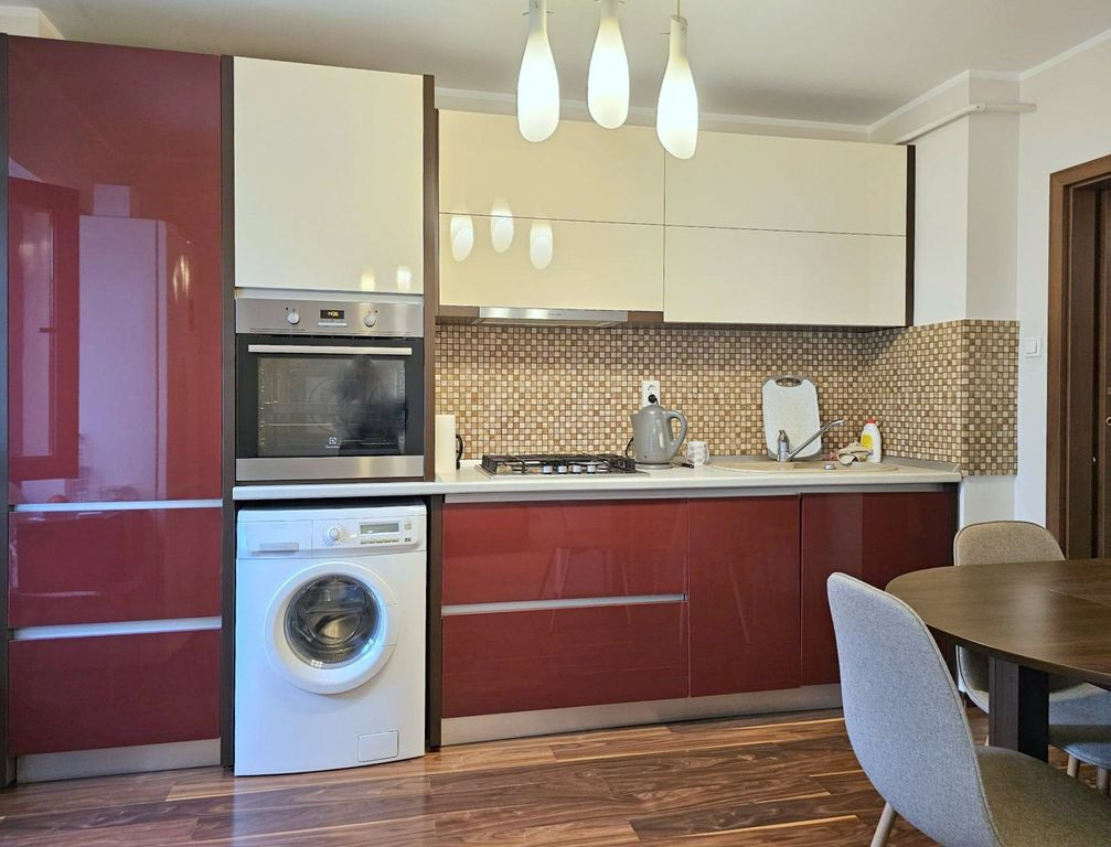 De inchiriat - 2 camere, zona centrala - biserica Sf. Pre...