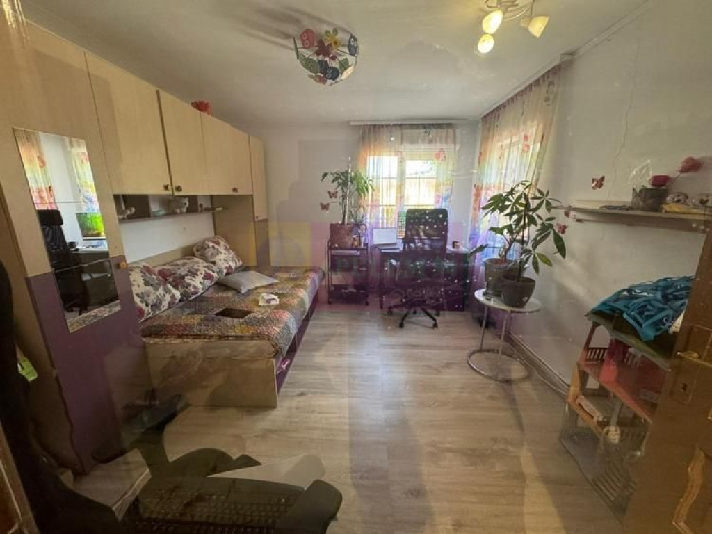 Vila 134 mp + 100mp teren, zona Metrou Piata Sudului - SU...