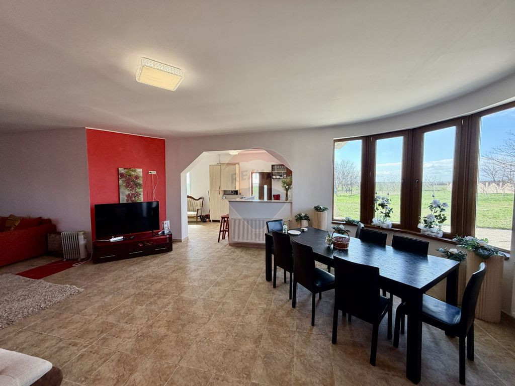 Casă / Vilă cu 5 camere de vânzare Garoafa/Rachitosu