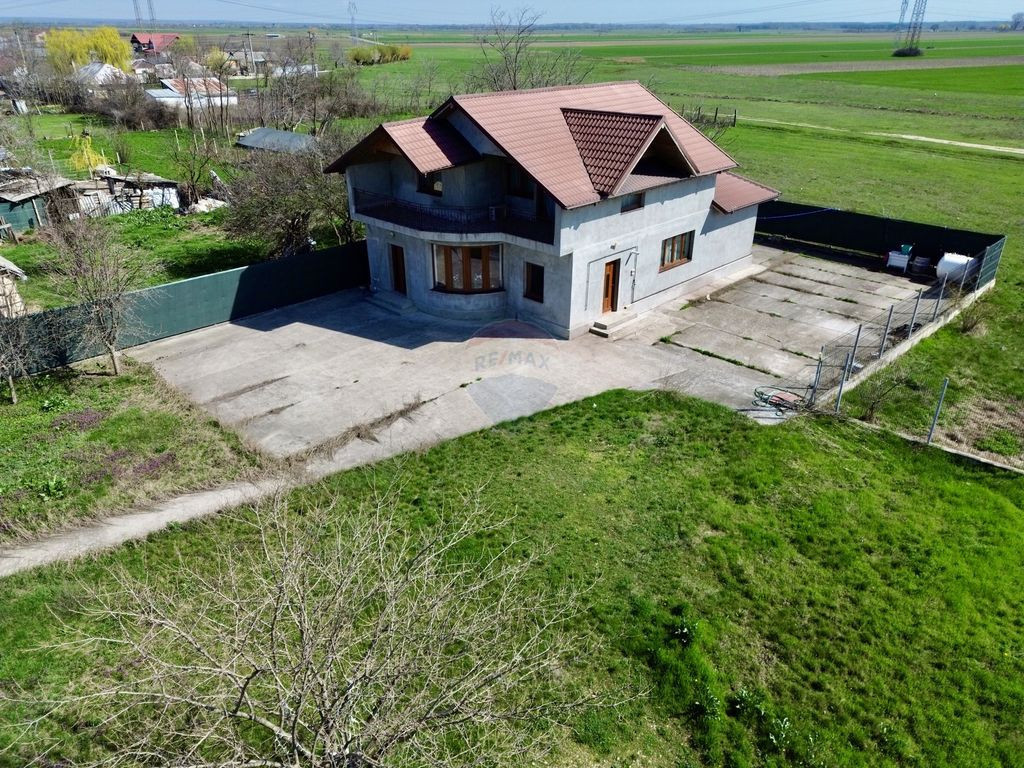 Casă / Vilă cu 5 camere de vânzare Garoafa/Rachitosu