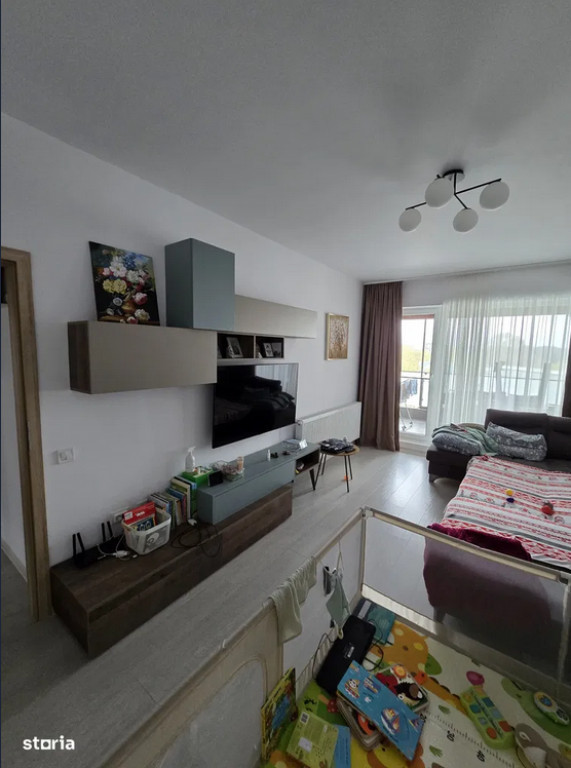 Apartament 3 camere, decomandat - zona Tractorul