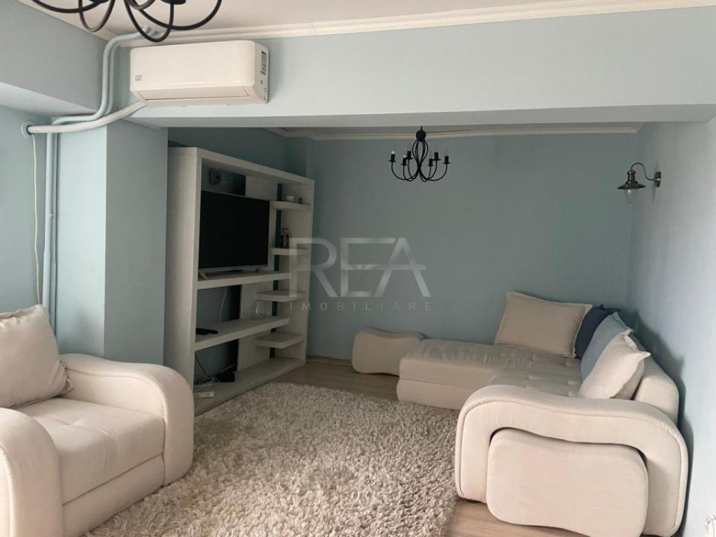 Apartament 3 camere, Romana