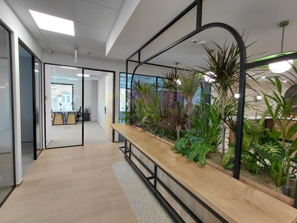 Birouri clasa A, 800mp/etaj compartimentare flexibila Cal...