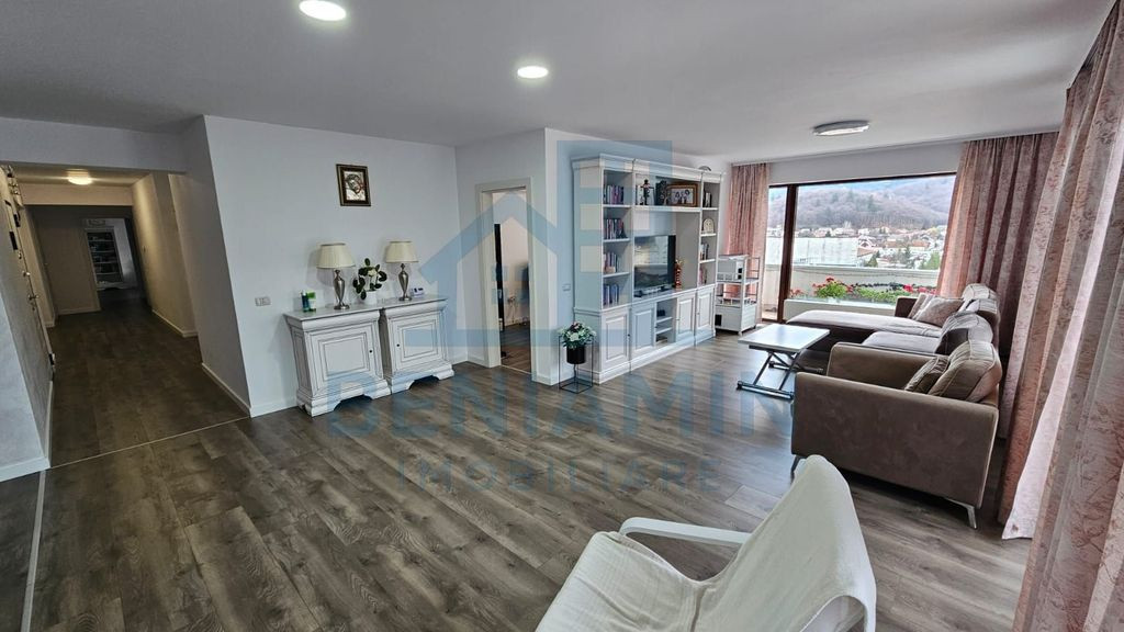 Penthouse vedere panoramica 220mp luxos modern