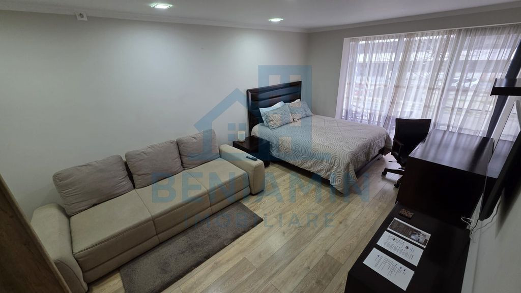 Garsoniera decomandata spatioasa Tractorul Coresi 52mp pa...