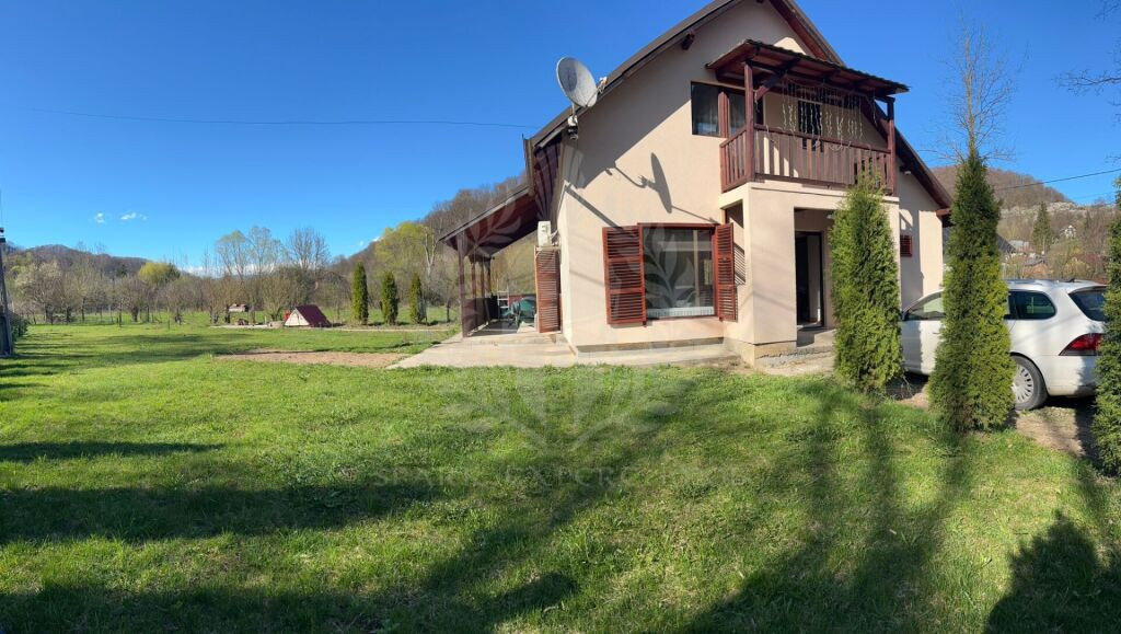 CASA DE VACANTA//ZONA BREAZA//OCINA DE JOS