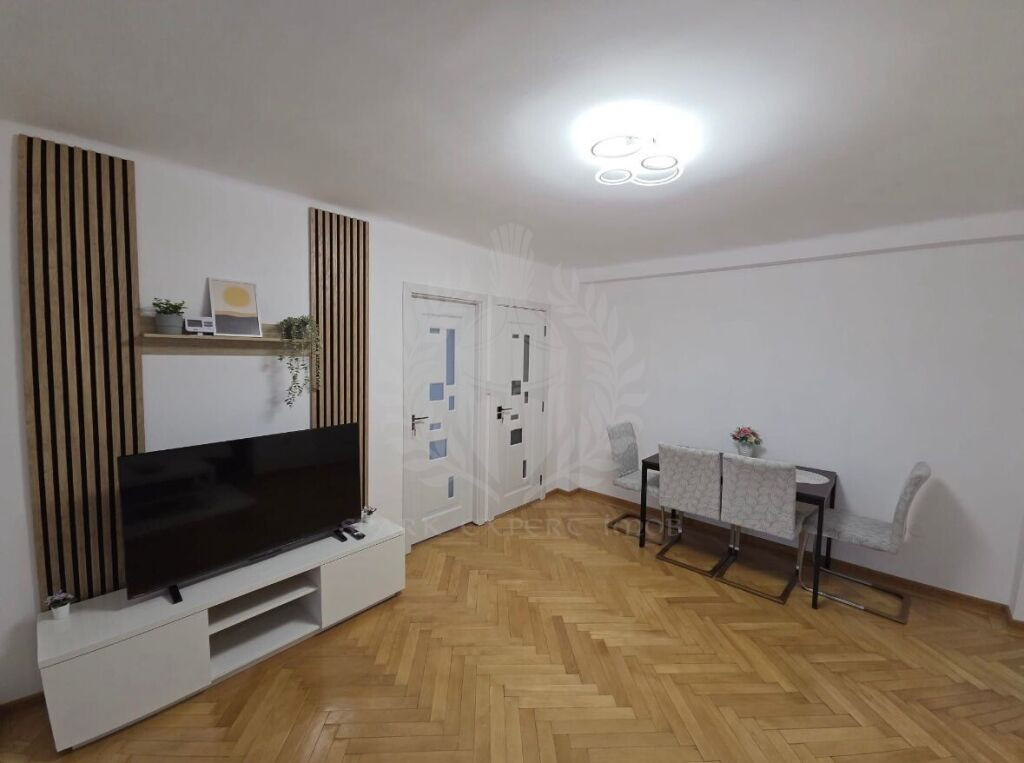 Apartament 2 camere, renovat, centrala proprie,