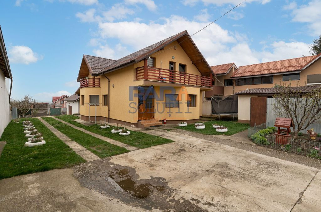 Casă 2013, teren 1366 mp, zonă centrală