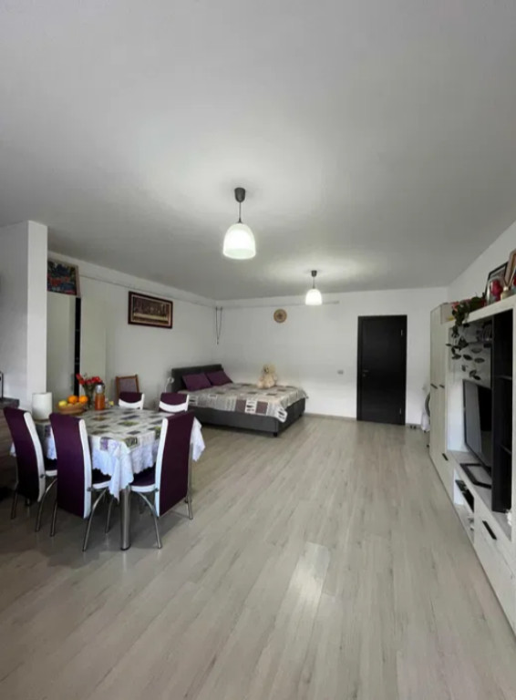 Garsoniera decomandata - zona Sanpetru