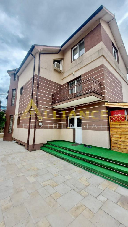 CASA INDIVIDUALA CU PISCINA METROU APARATORII PATRIEI