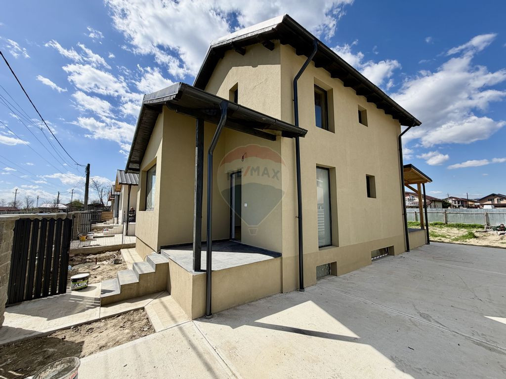 Casă / Vilă Golesti