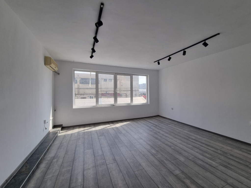 Zona Centrală- spațiu comercial/birou- 70 mp utili- totul