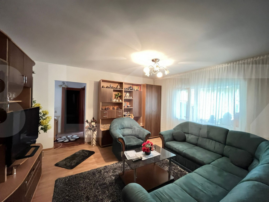 Apartament camere, semidecomandat, 58 mp, parter, zona Bucov