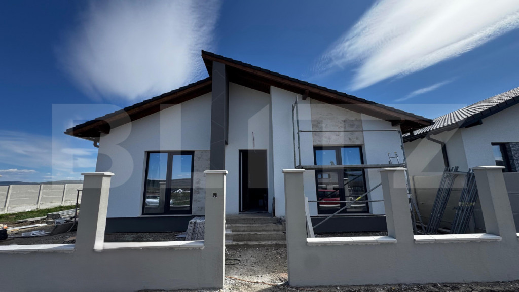Casă pe un singur nivel, 4 camere, teren 612 mp, finisată